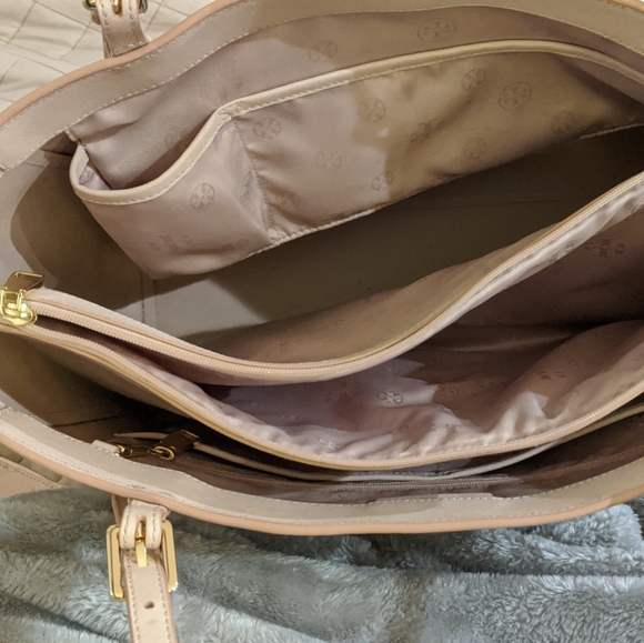 Tory Burch Large Emerson Tote - Picture 2 of 8